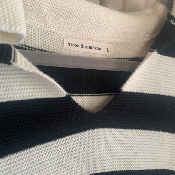 Light striped pull-over beach sweater - Picture 2 of 3